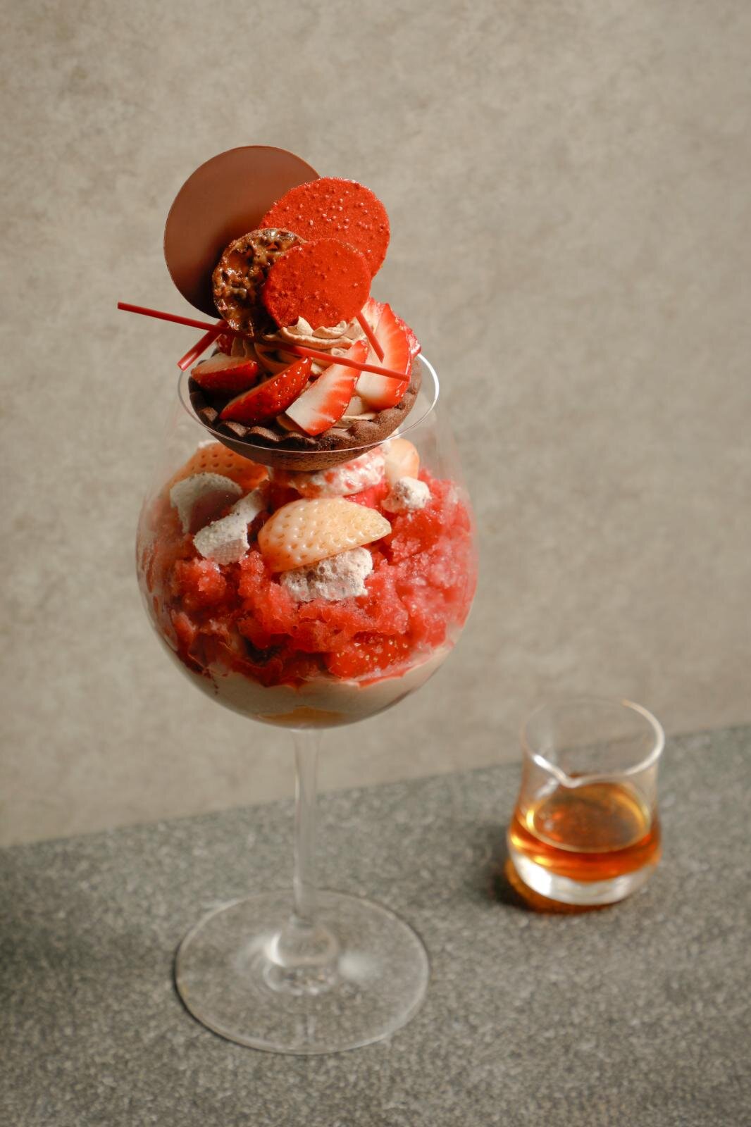 2026년 1월_아름다운 디저트_아만 도쿄_딸기 파르페