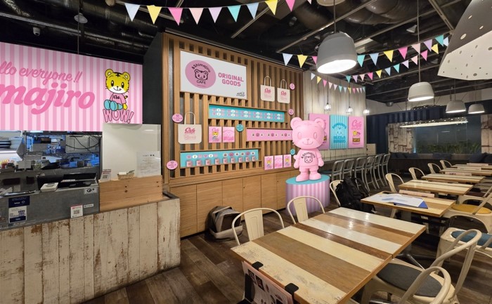 Cafe & Shimajiro 매장 내부