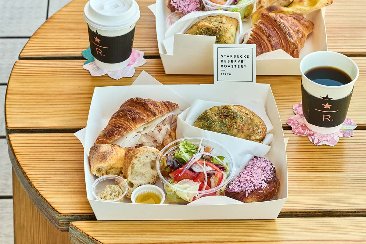 일본 스타벅스 벚꽃 시즌_스타벅스 리저브 도쿄 로스터리 벚꽃 시즌_주간 ROASTERY TOKYO SAKURA Terrace_피크닉 박스