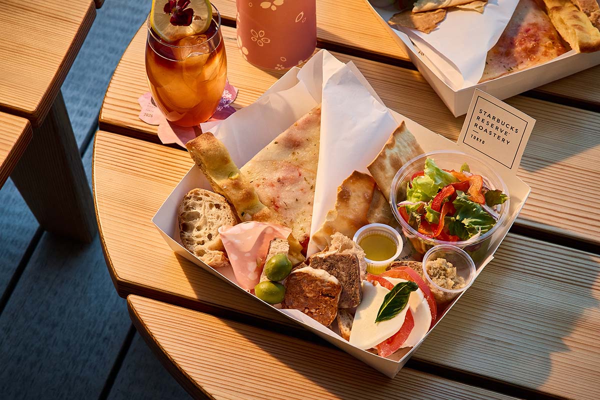 일본 스타벅스 벚꽃 시즌_스타벅스 리저브 도쿄 로스터리 벚꽃 시즌_주간 ROASTERY TOKYO SAKURA Terrace_빵 스낵 박스