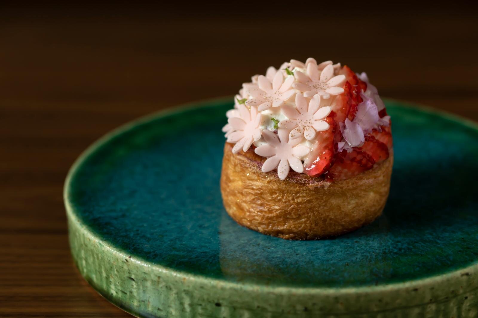 2026년 4월_아름다운 디저트_교토 카펠라 호텔 The Patisserie_게이샤와 마이코에서 영감받은 디저트