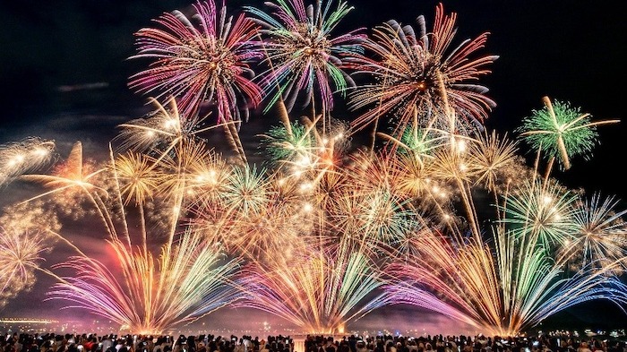 2026년 히로시마 여름 불꽃축제 6선! 1만 발의 불꽃부터 호수 위 빛의 폭포까지